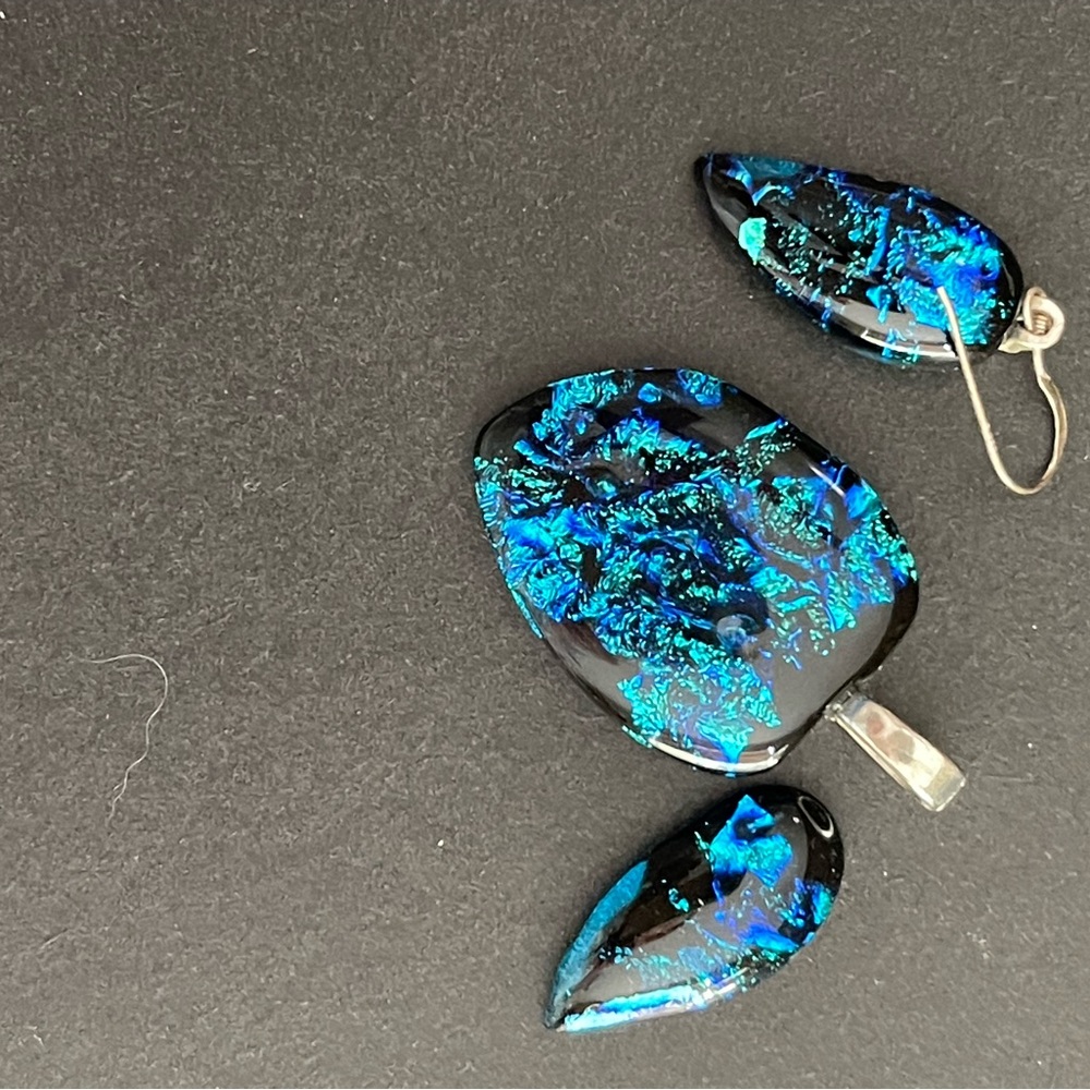 Hand blown pendant and earrings - Picture 1 of 3